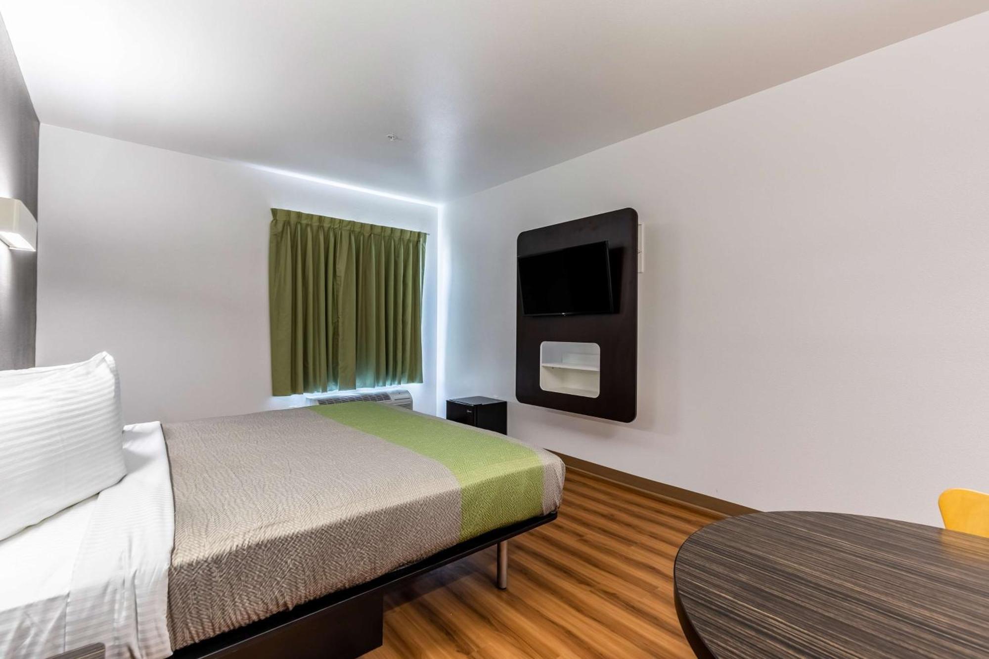 1 KING BED | MINI FRIDGE | NON-SMOKING |