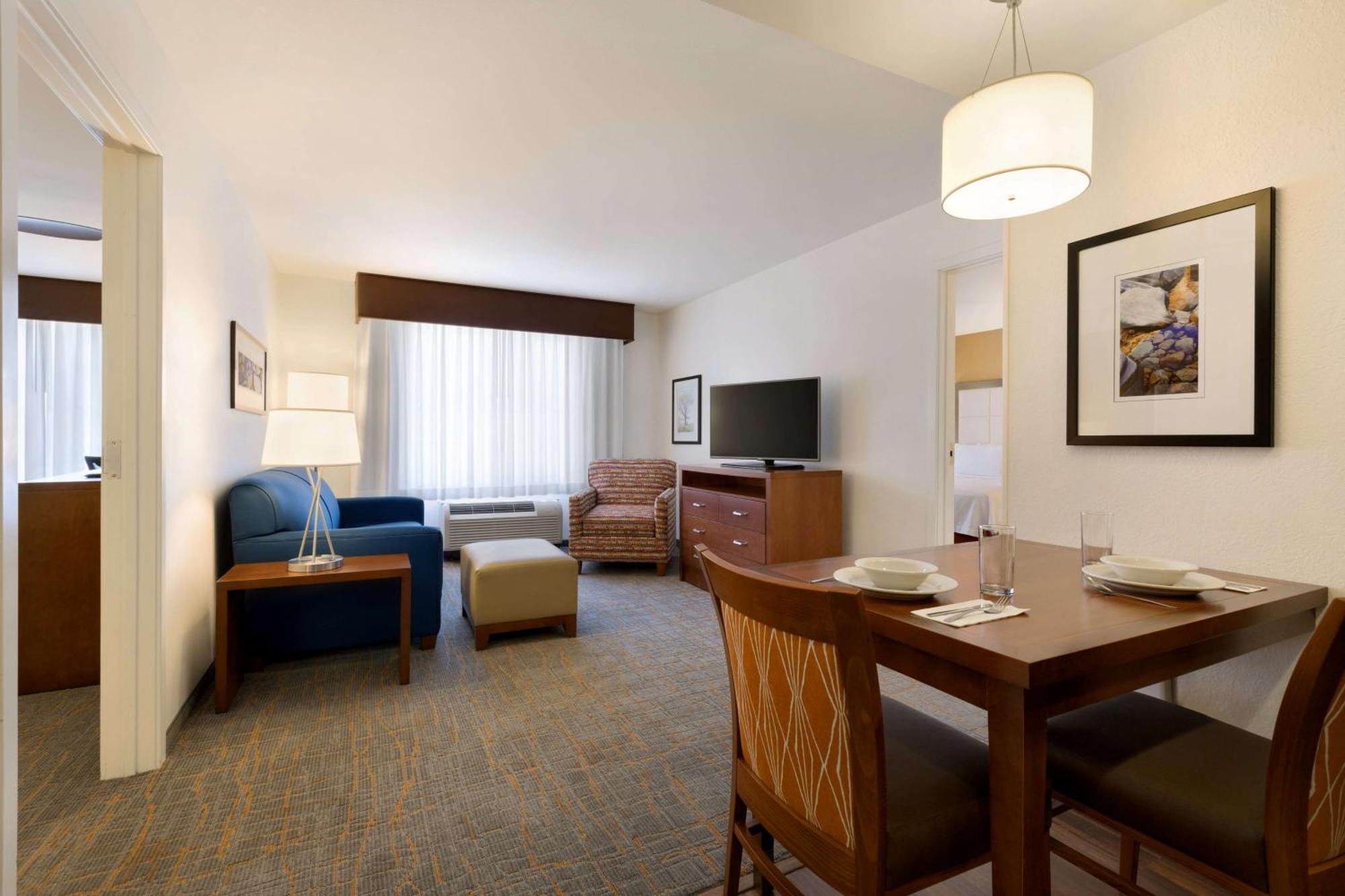 Two Bedroom Suite One King Two Queen Beds Non-Smoking