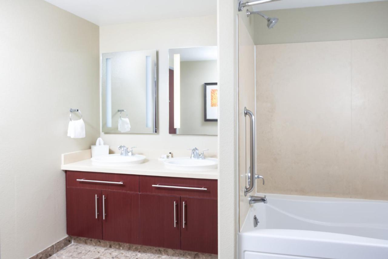 One-Bedroom King Suite with City View