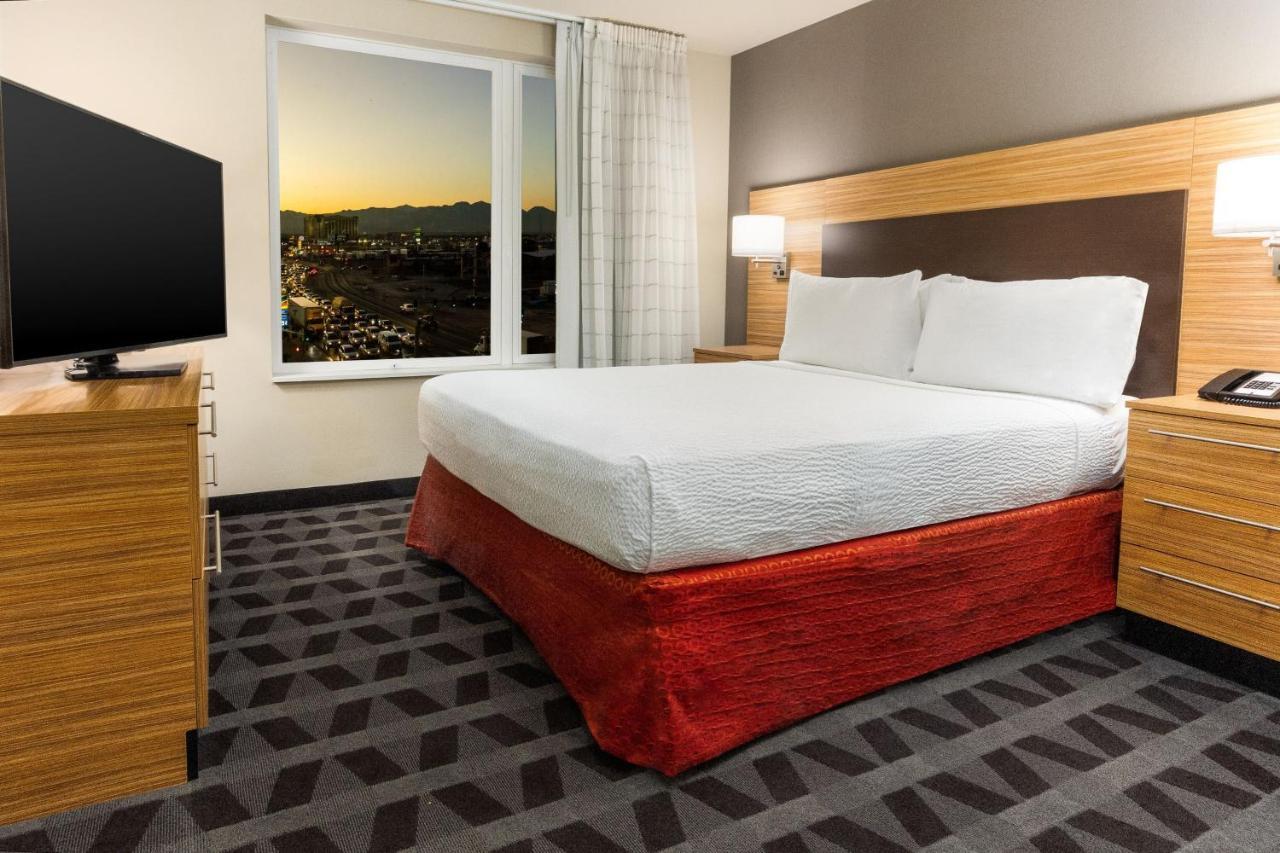 One-Bedroom Queen Suite Sofa Bed