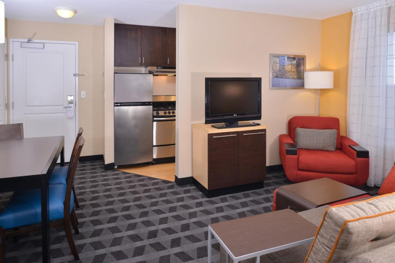 Two-Bedroom Suite,1634406186:JPEG