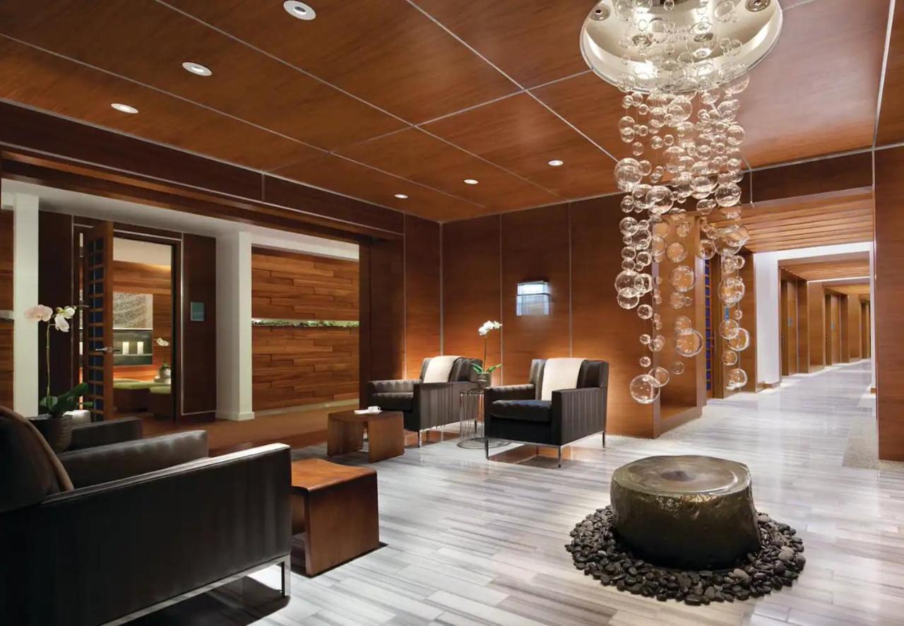 King Suite Pool View