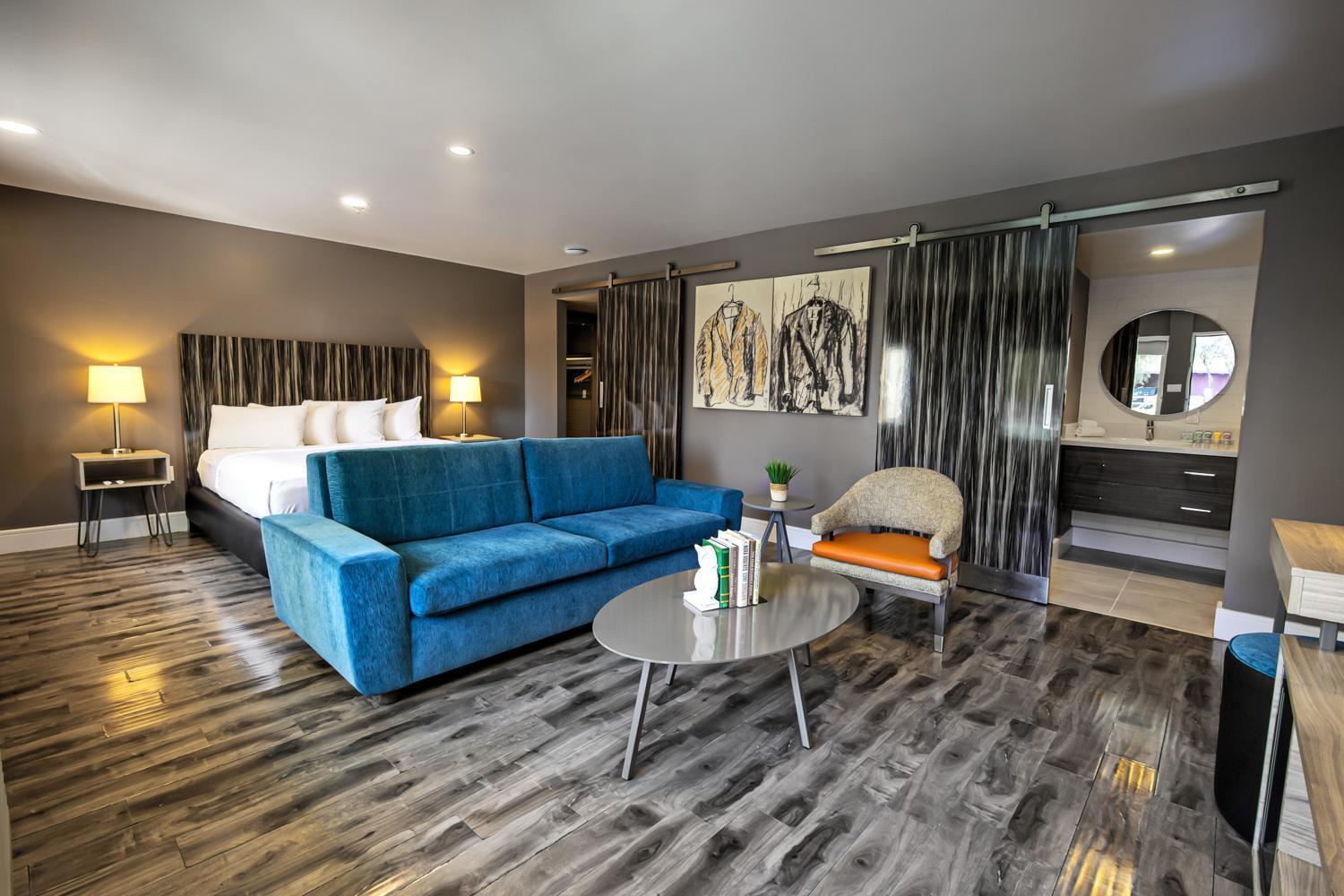 Poolside King Suite
