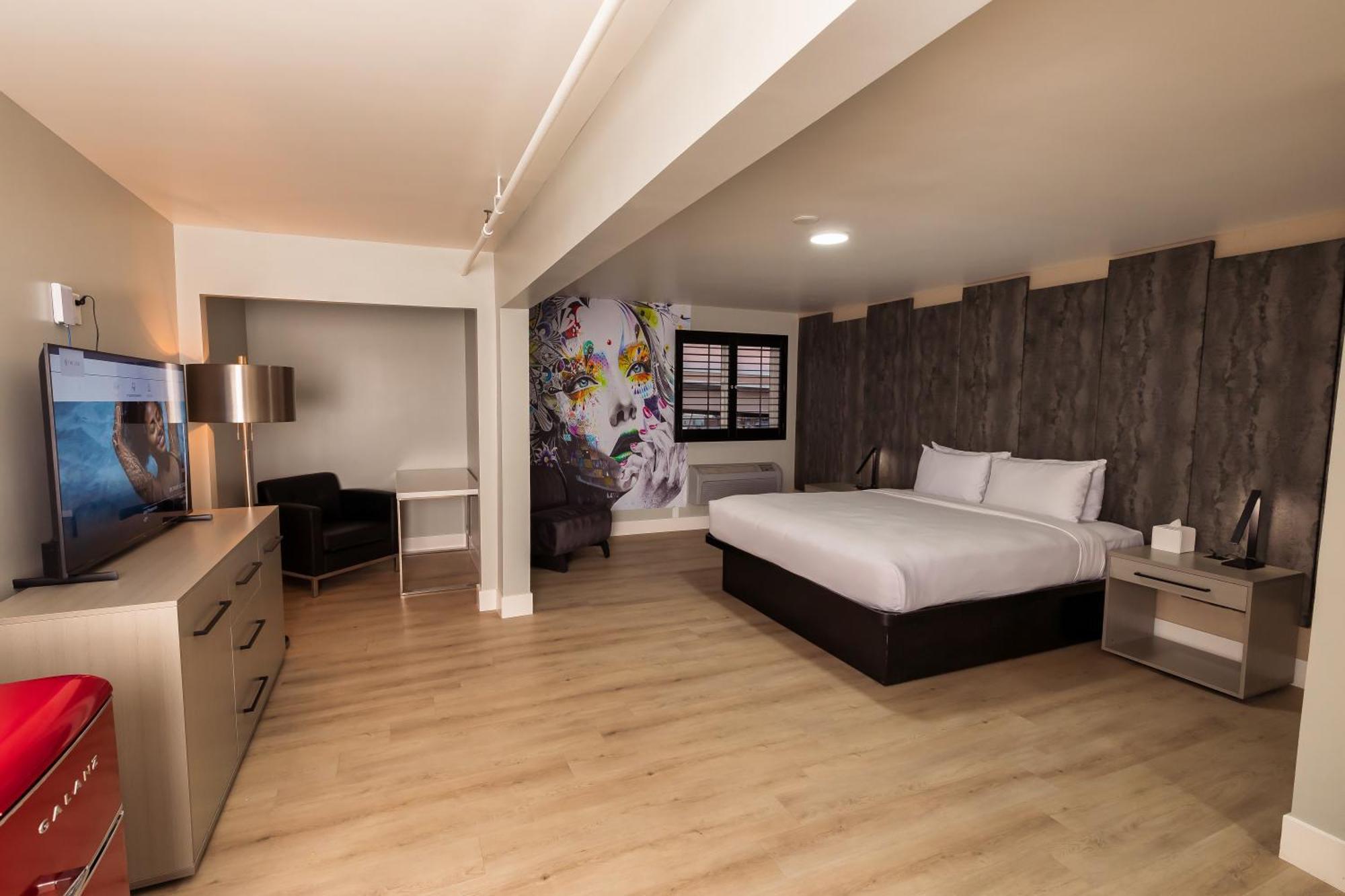 Boutique Suite,1531664569:JPEG