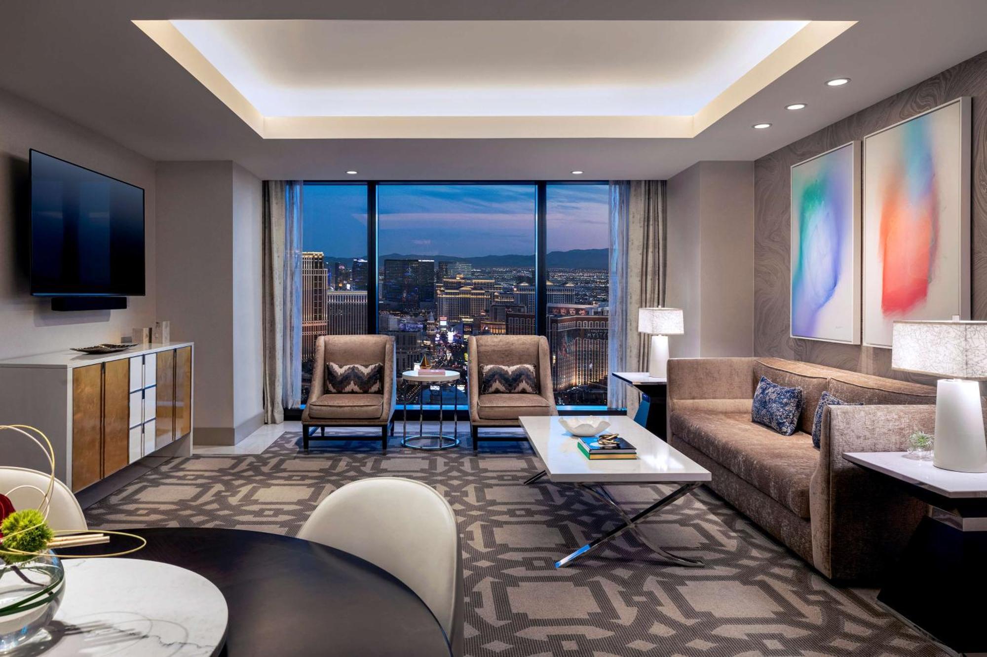 One-Bedroom King Suite with Strip View,1551285448:JPEG