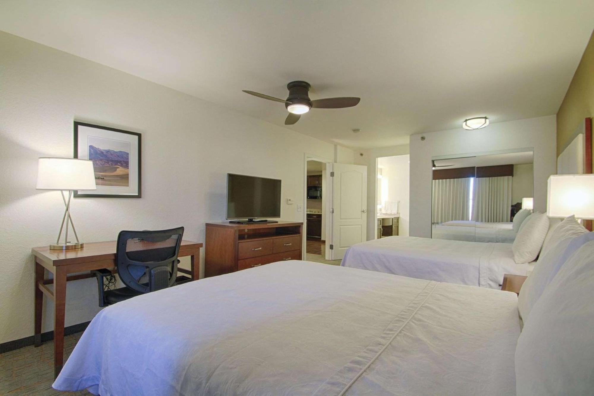 One-Bedroom Queen Suite Two Queen Beds Non-Smoking