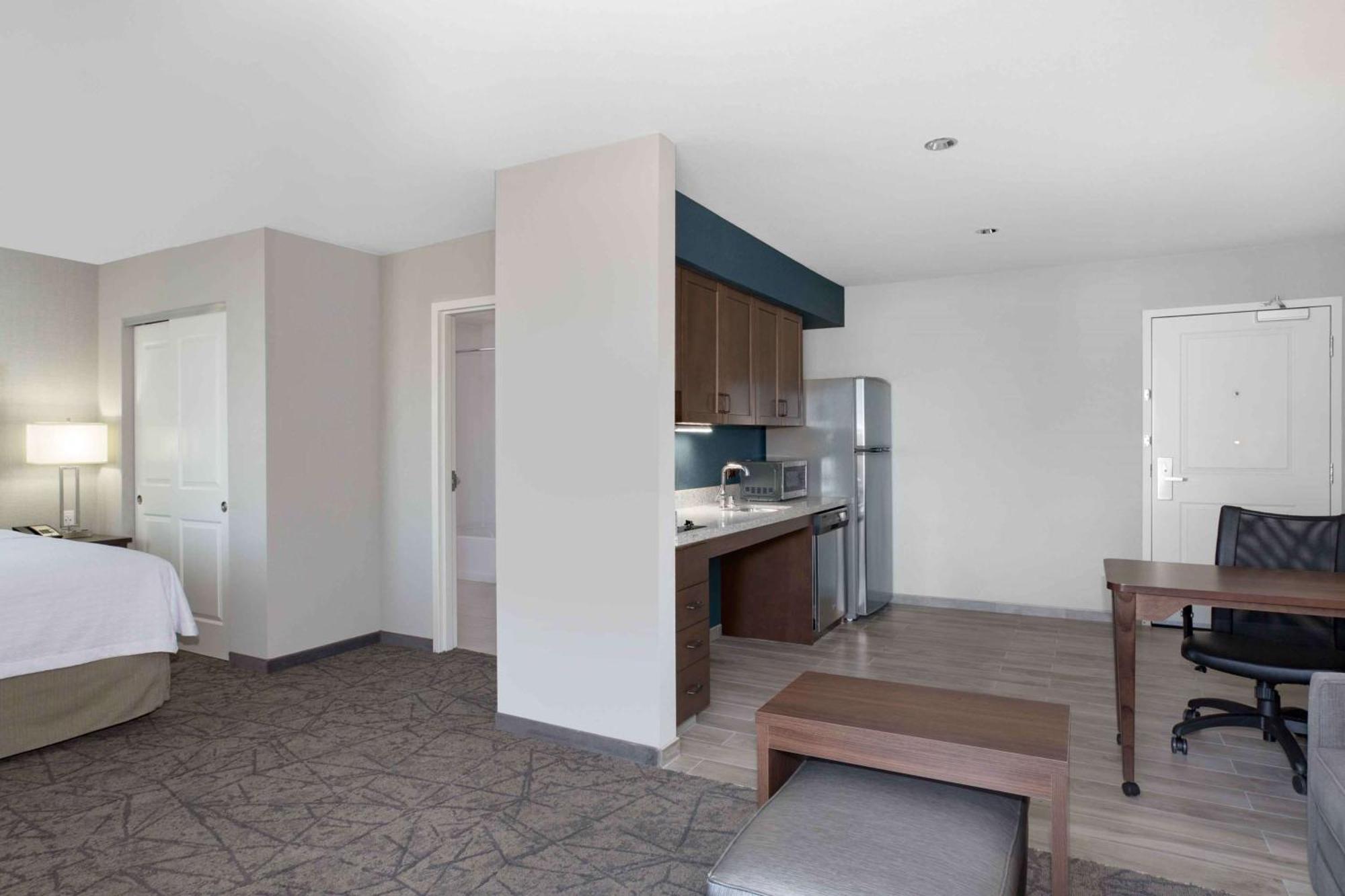 King Suite Hearing Access or Non-Smoking
