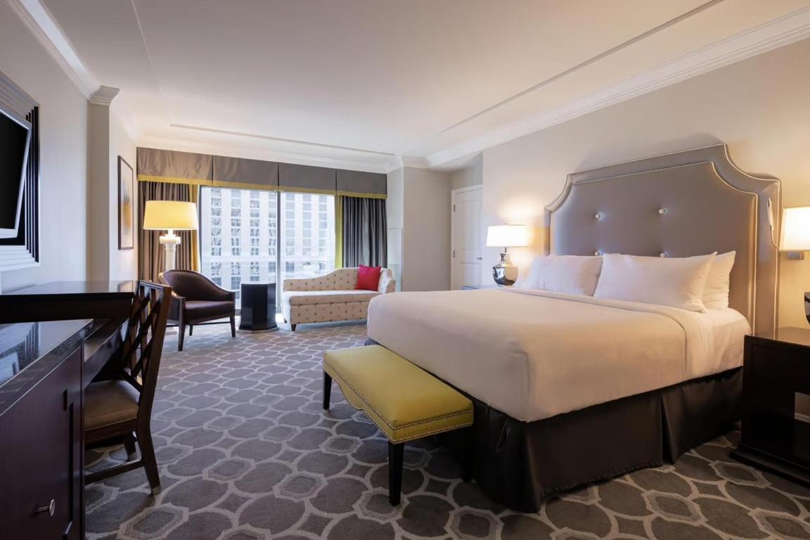 Octavius Executive Suite 1 King Bed 2 Queen Bedroom