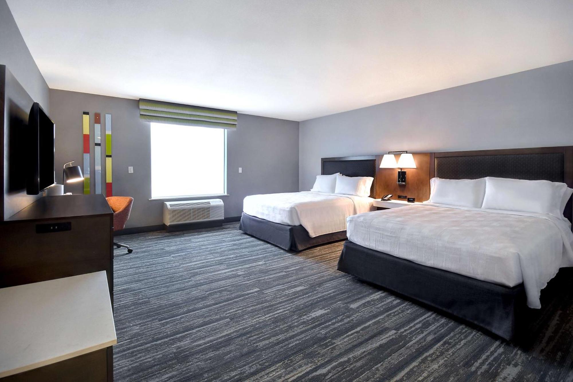 Queen Room with Bath Tub - Mobility Access/Non-Smoking