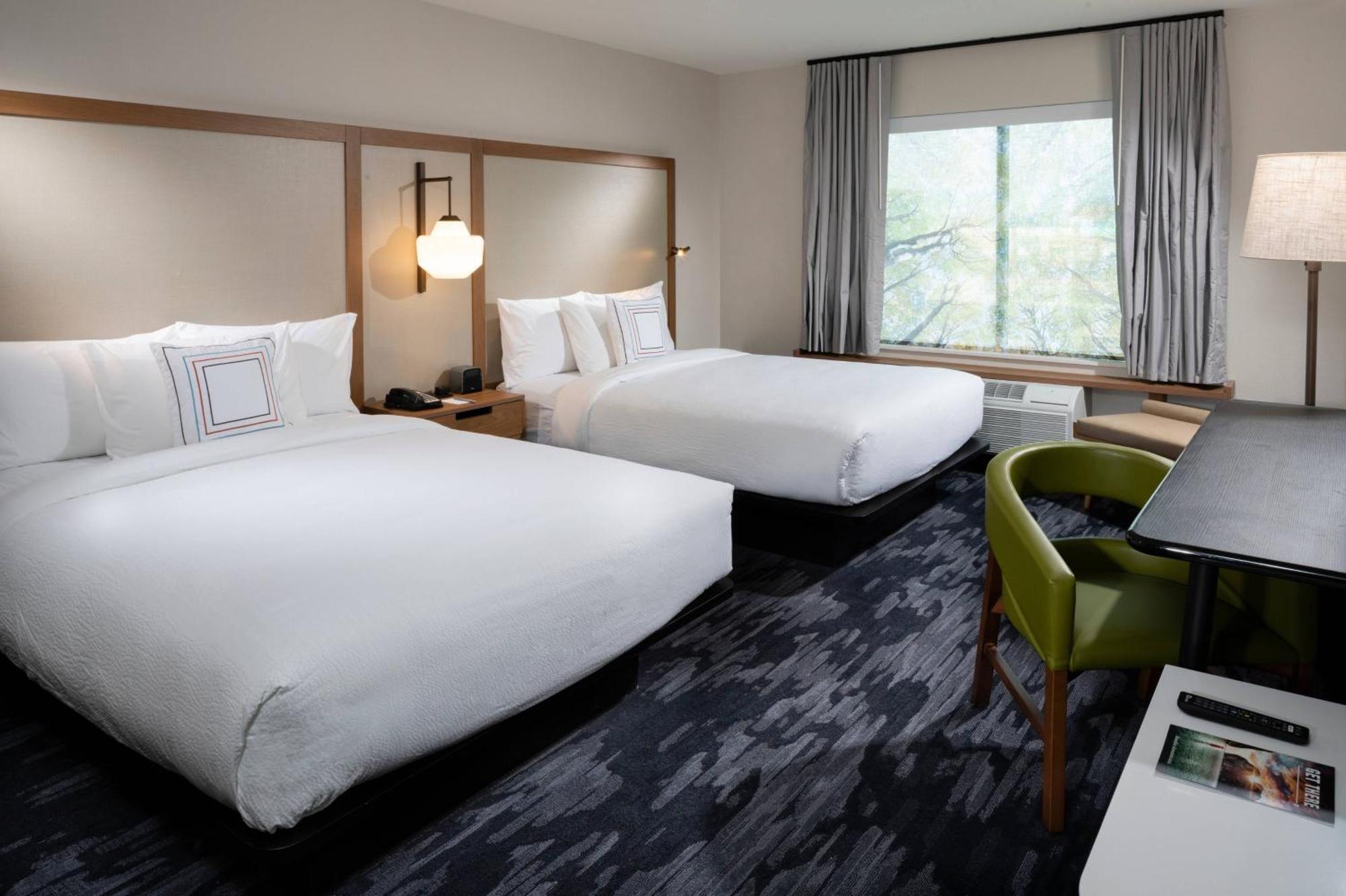 Queen Room Two Queen Beds Adapted Tub Mobility Hearing Accessible,1633068755:JPEG
