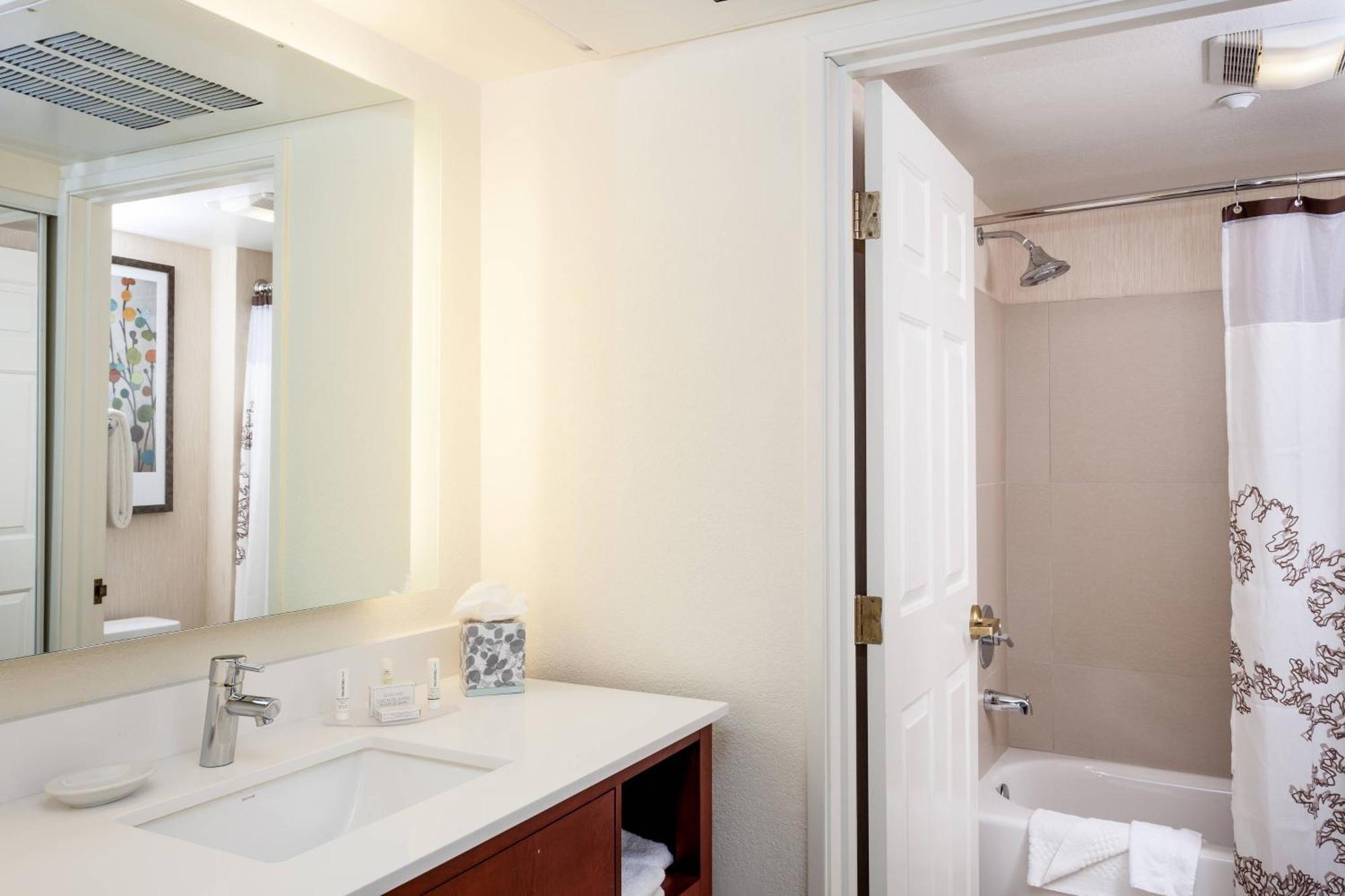 Two-Bedroom Queen Suite