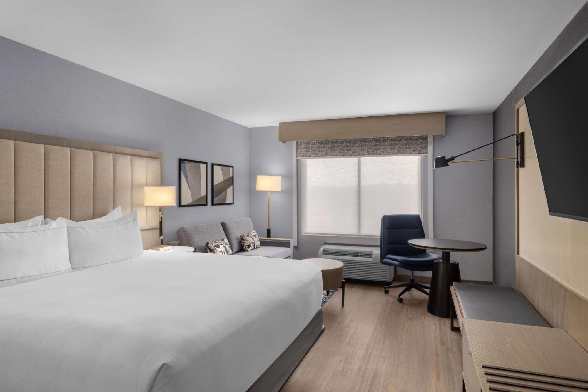 King Room with Sofa Bed - Non-Smoking