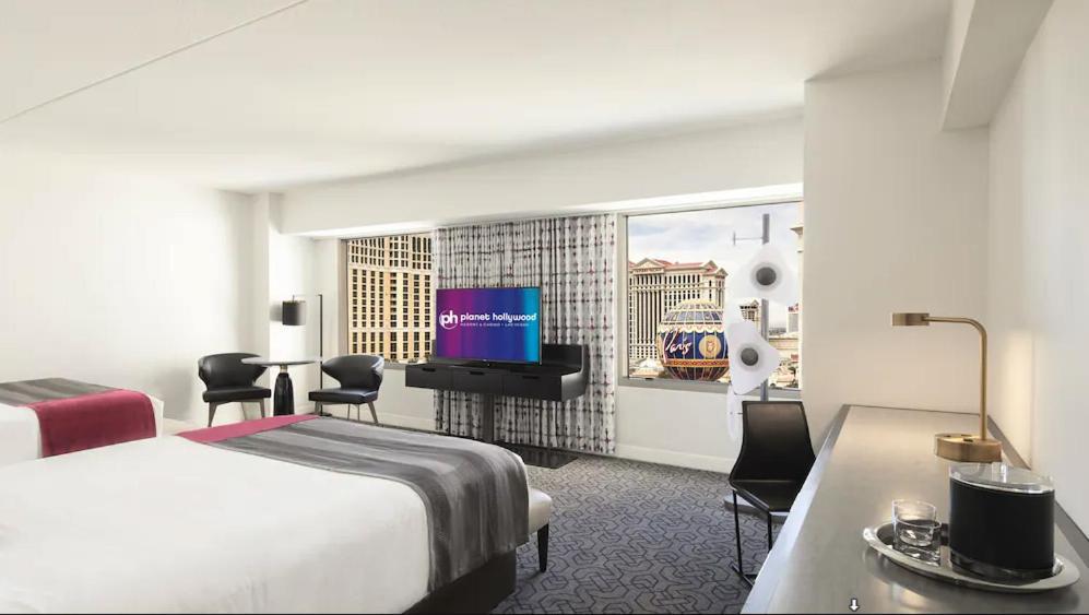 Ultra Panorama Suite 2 Queen Beds 1 King Bedroom