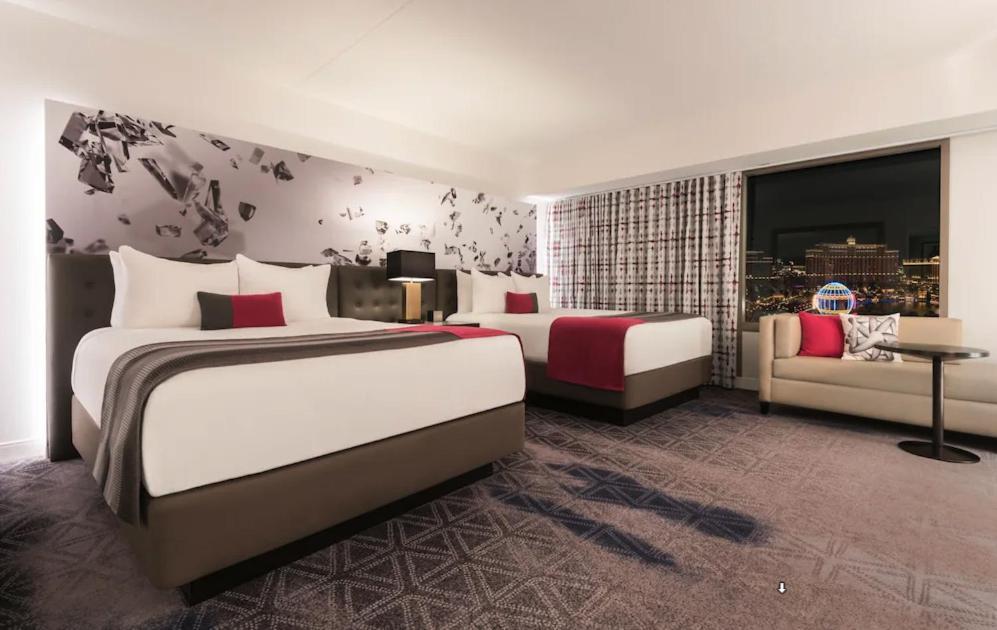 Ultra Panorama Suite 2 Queen Beds 1 King Bedroom