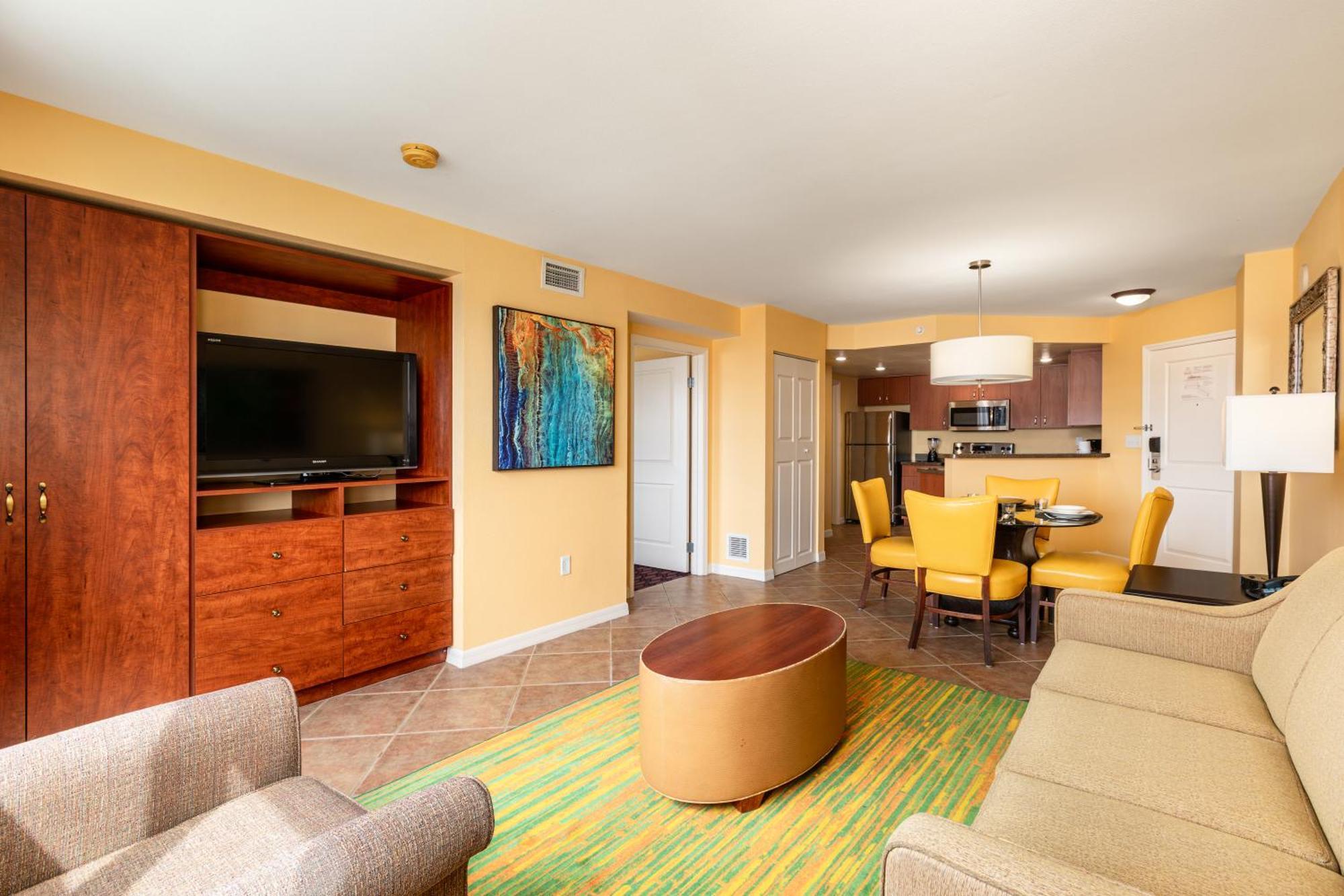 King Suite Pool View