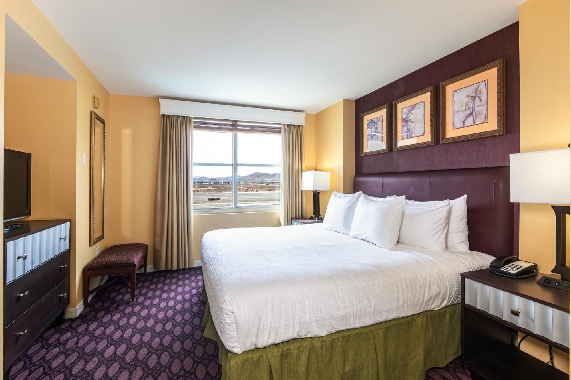 King Suite Pool View