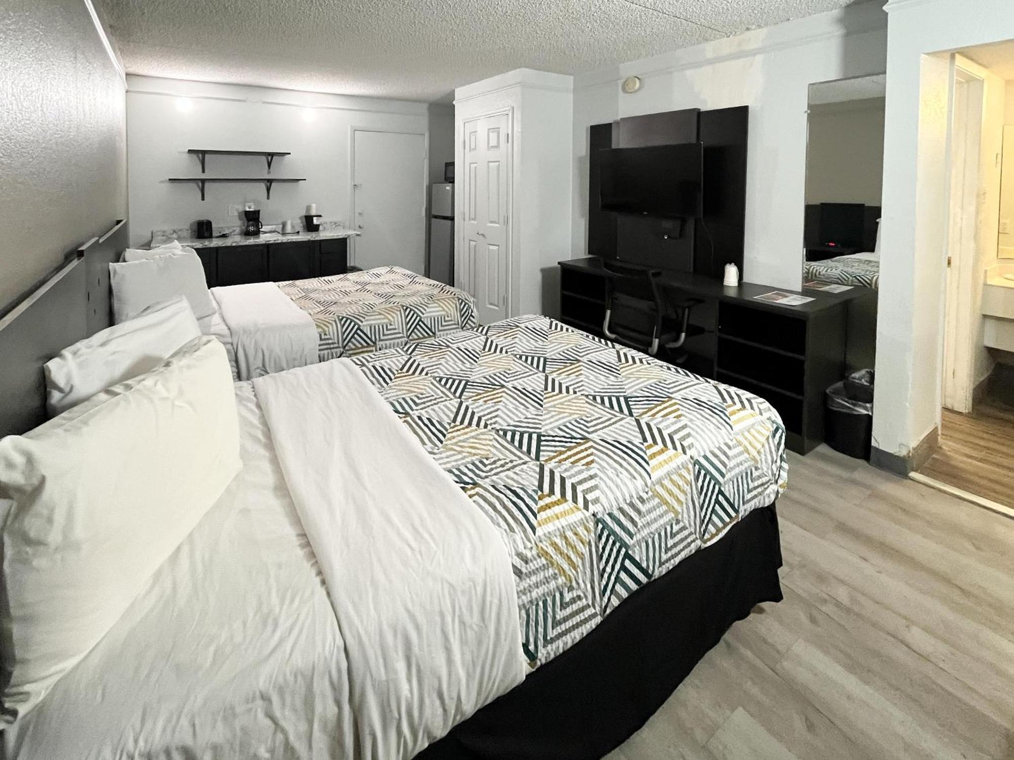 Queen Room Two Queen Beds Non-Smoking