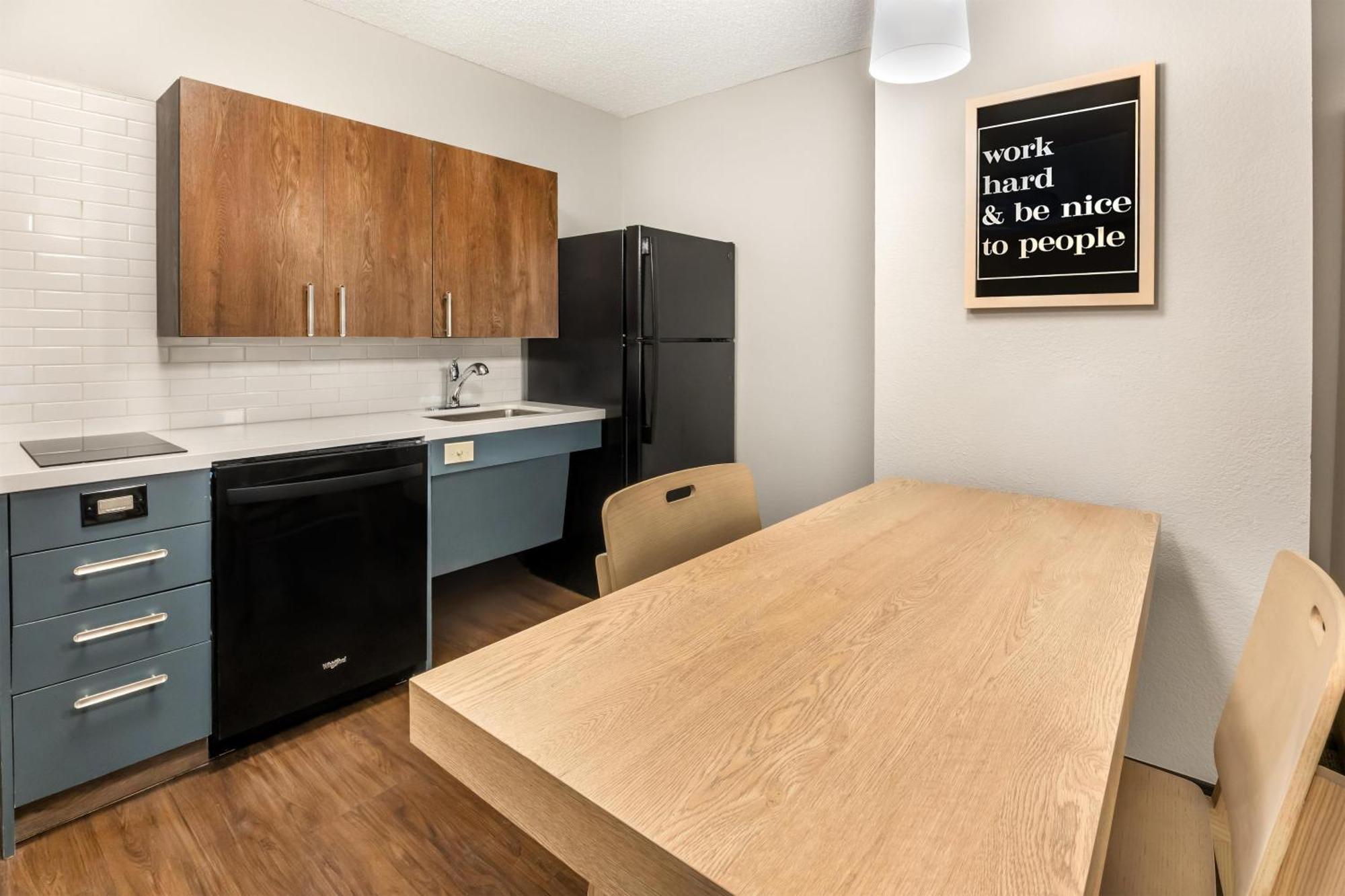 One-Bedroom Queen Suite Bathtub Mobility Accessible