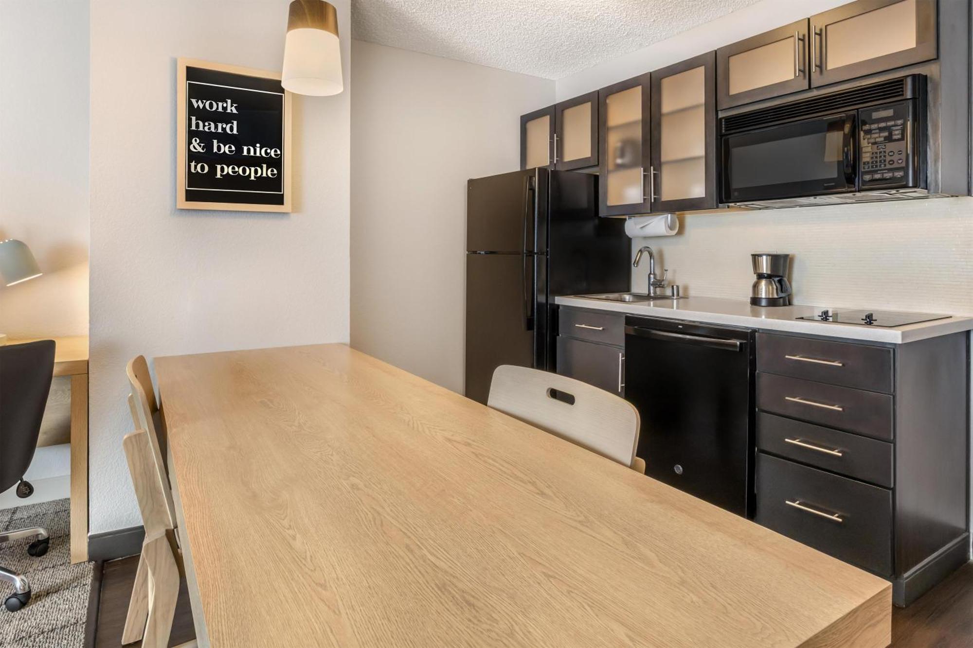 One-Bedroom Queen Suite