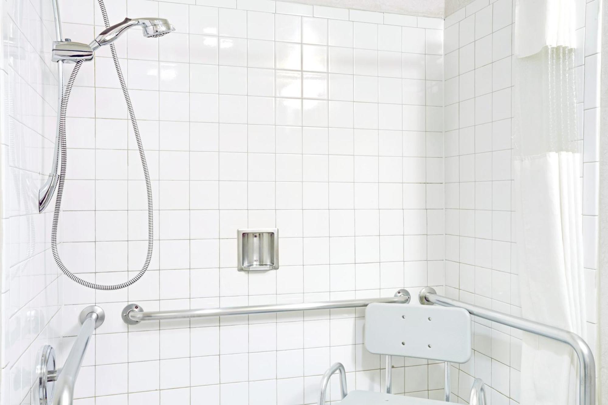 King Room Roll Shower Mobility Access or Non-Smoking,1434212353:JPEG