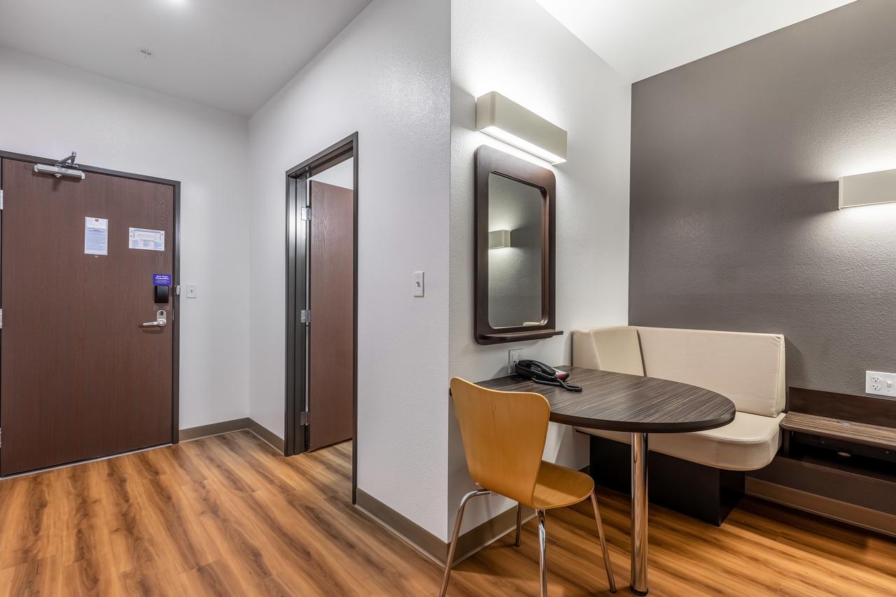 1 KING BED | MINI FRIDGE | NON-SMOKING | Free Parking