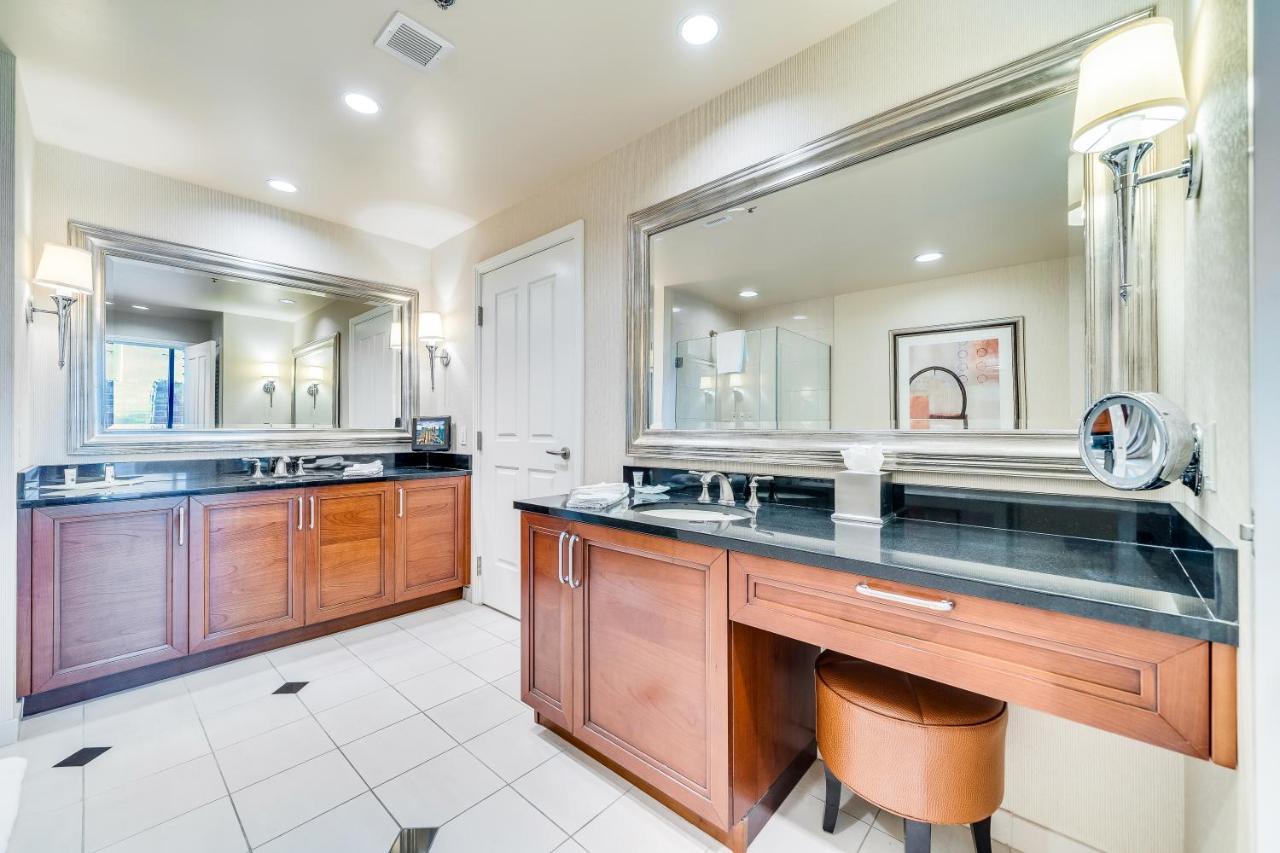 Deluxe Balcony Adjoining Suite