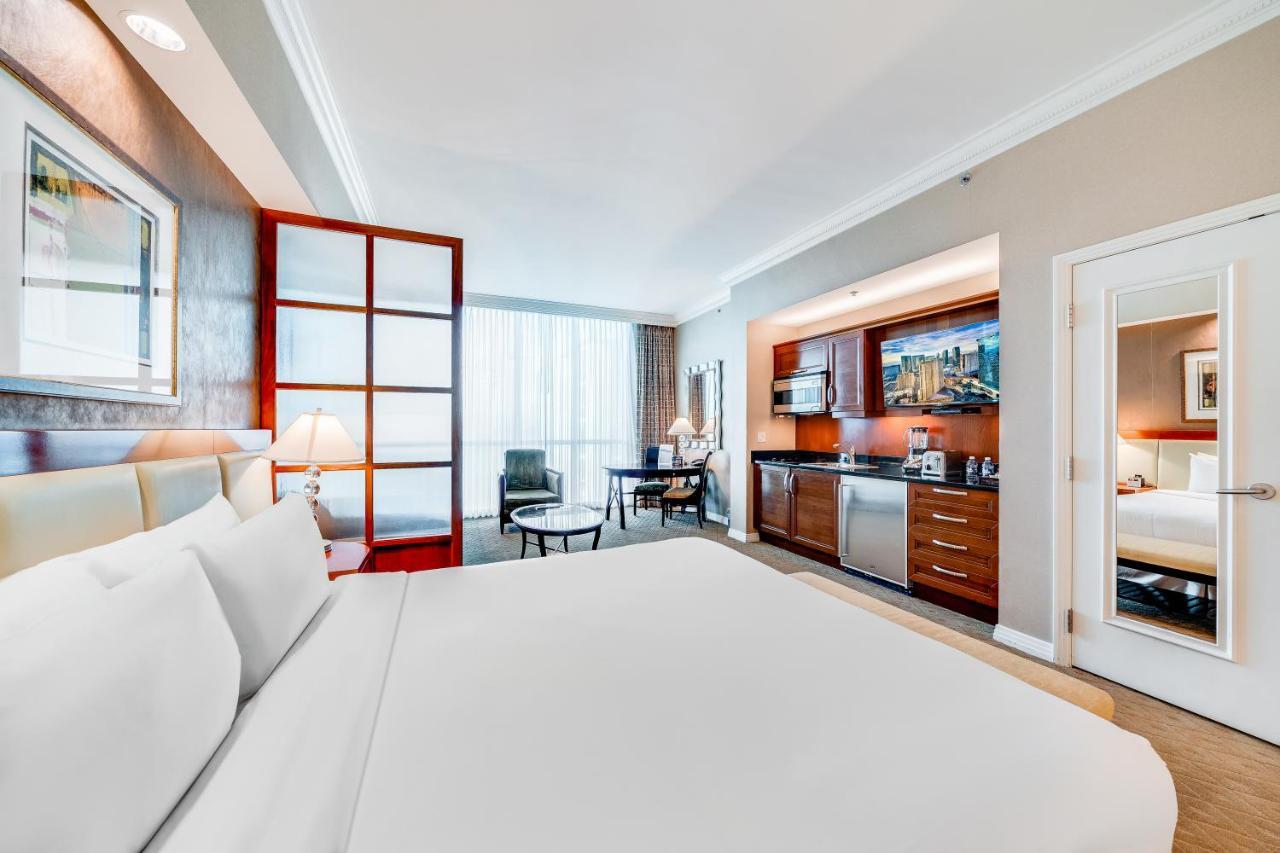Deluxe Balcony Adjoining Suite