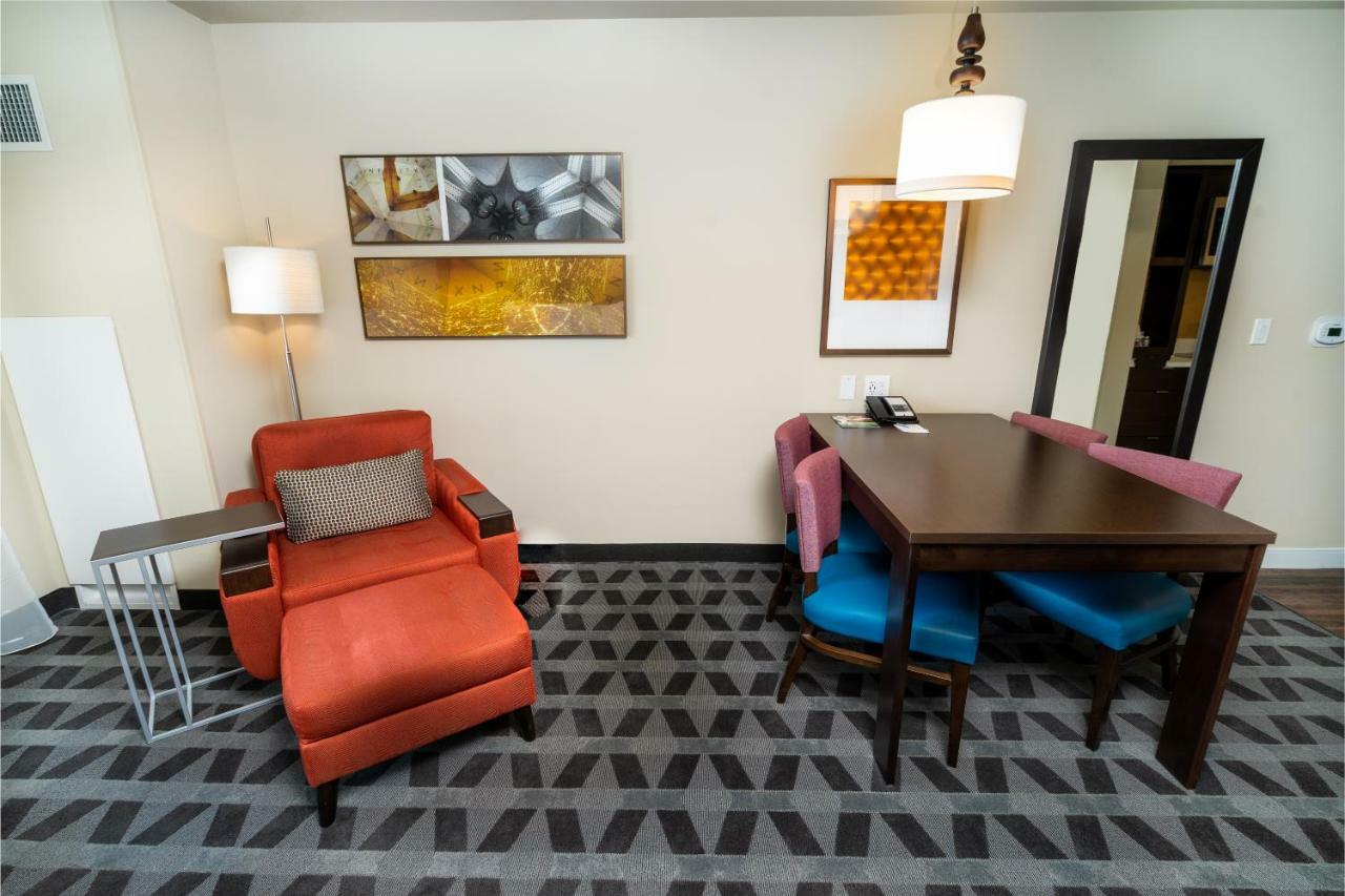 Studio, 2 Queen Beds, Corner Room