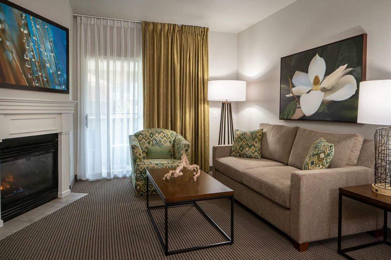 One-Bedroom Suite,836111600:JPEG