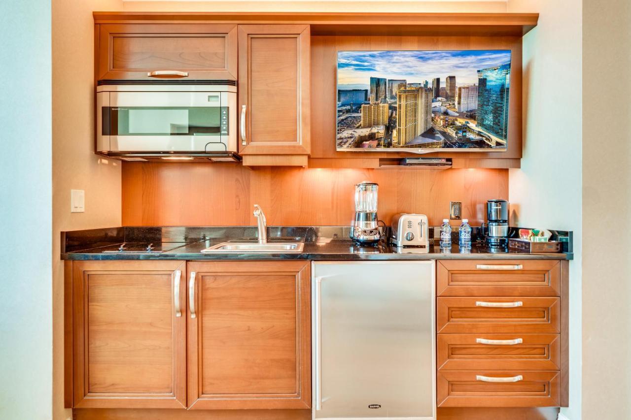 Deluxe Balcony Adjoining Suite
