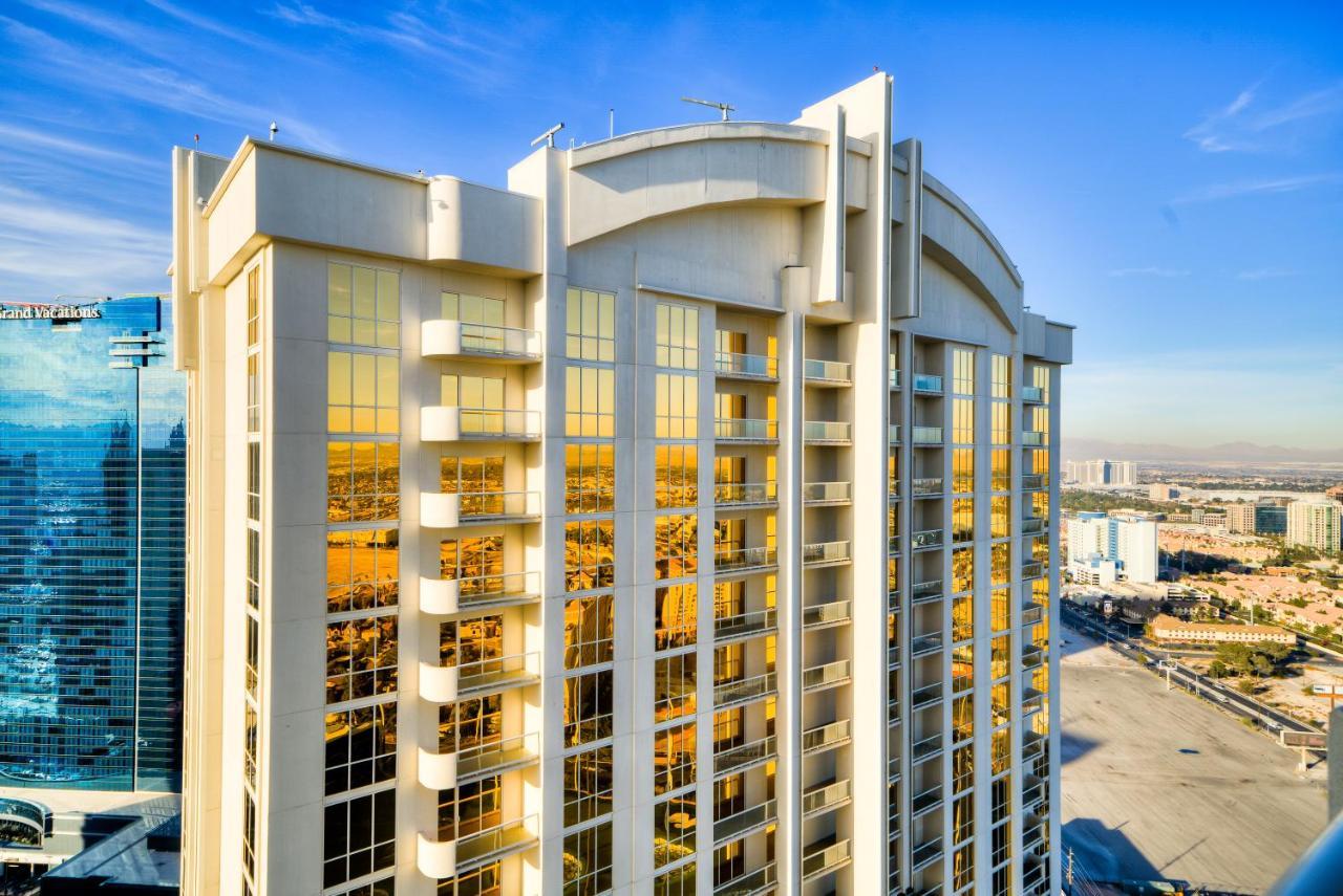 Deluxe Balcony Adjoining Suite