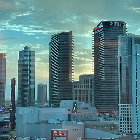 Signature Mgm Suite With Strip And Sphere View-3