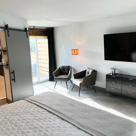 Bent Inn - Lgbtq Hotel-3