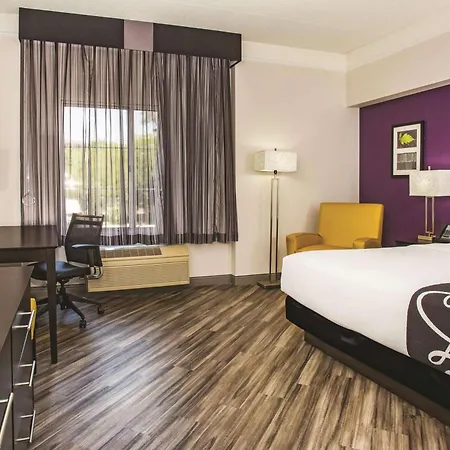 La Quinta By Wyndham Las Vegas Summerlin Tech-3