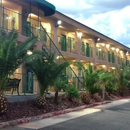 Crown Motel Las Vegas-3